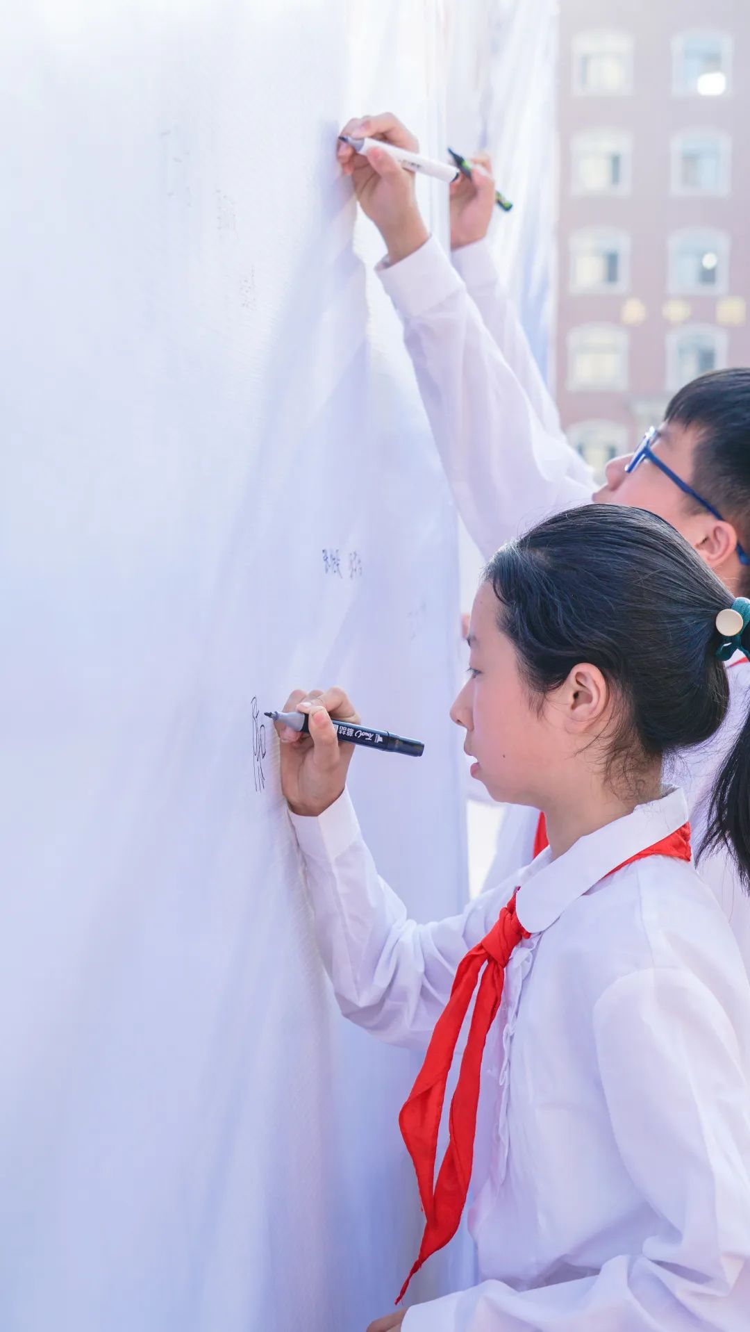 青春不散場(chǎng)，追夢(mèng)再出發(fā)——洛陽東外2022屆小學(xué)生畢業(yè)典禮