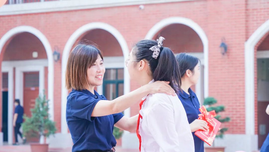 青春不散場(chǎng)，追夢(mèng)再出發(fā)——洛陽東外2022屆小學(xué)生畢業(yè)典禮