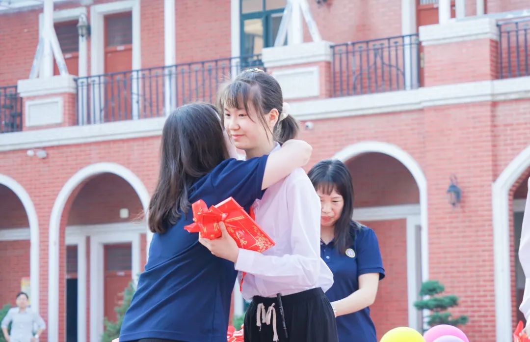 青春不散場(chǎng)，追夢(mèng)再出發(fā)——洛陽東外2022屆小學(xué)生畢業(yè)典禮