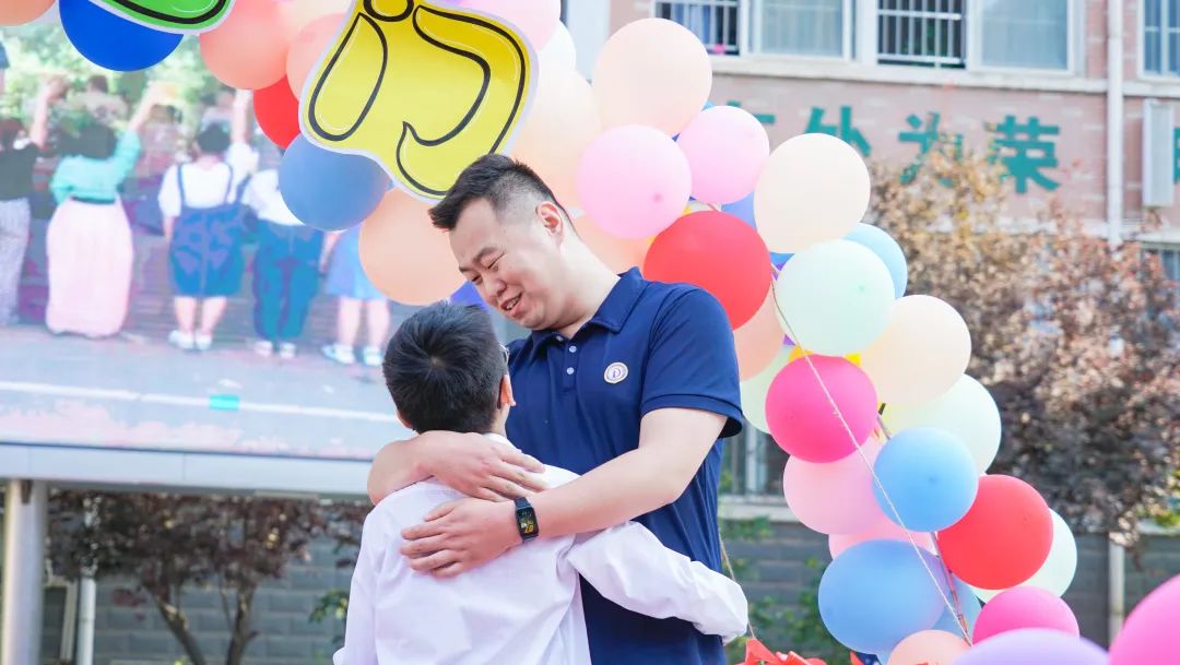 青春不散場(chǎng)，追夢(mèng)再出發(fā)——洛陽東外2022屆小學(xué)生畢業(yè)典禮