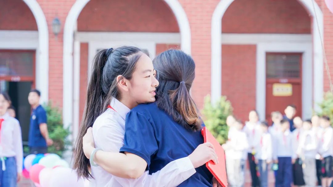 青春不散場(chǎng)，追夢(mèng)再出發(fā)——洛陽東外2022屆小學(xué)生畢業(yè)典禮
