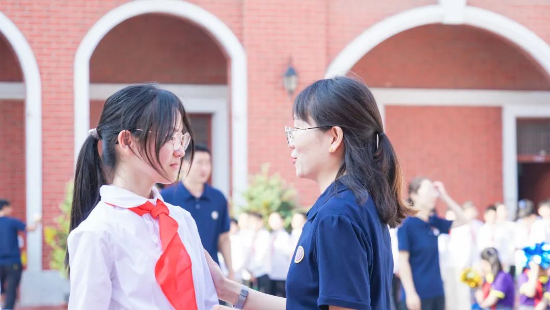 青春不散場(chǎng)，追夢(mèng)再出發(fā)——洛陽東外2022屆小學(xué)生畢業(yè)典禮