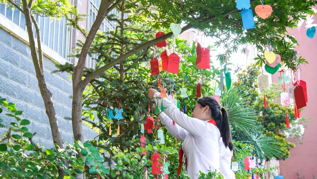 青春不散場(chǎng)，追夢(mèng)再出發(fā)——洛陽東外2022屆小學(xué)生畢業(yè)典禮