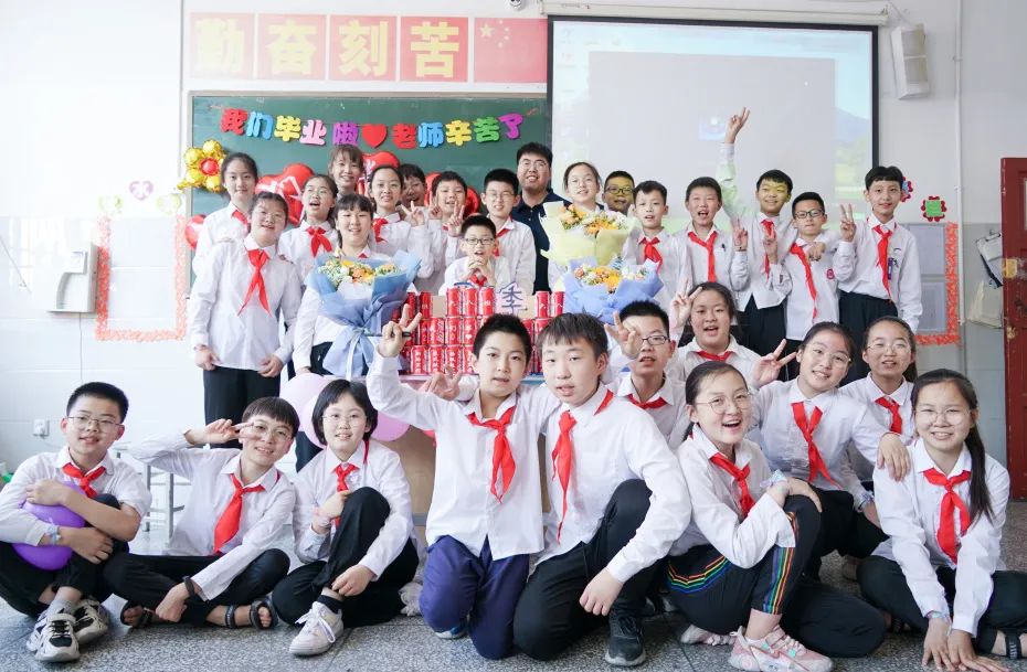 青春不散場(chǎng)，追夢(mèng)再出發(fā)——洛陽東外2022屆小學(xué)生畢業(yè)典禮