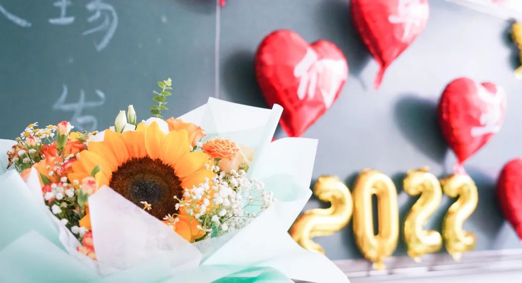 青春不散場(chǎng)，追夢(mèng)再出發(fā)——洛陽東外2022屆小學(xué)生畢業(yè)典禮
