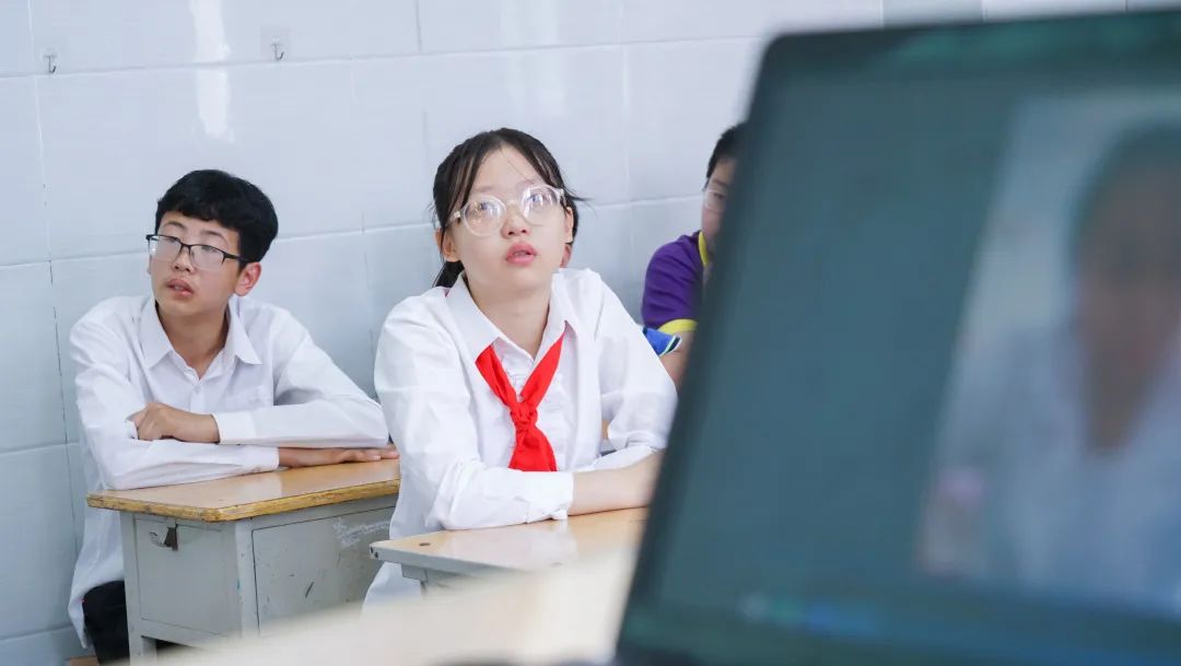 青春不散場(chǎng)，追夢(mèng)再出發(fā)——洛陽東外2022屆小學(xué)生畢業(yè)典禮